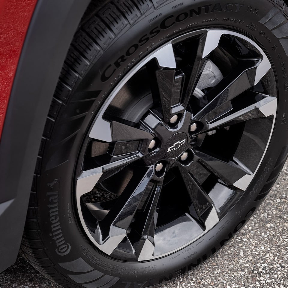 Close Up view of the wheel rims on the 2025 Chevrolet Equinox compact SUV.