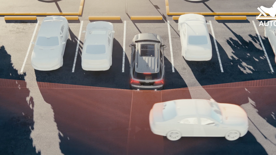 Video of the Rear Cross Traffic Braking of the 2025 Chevrolet Traverse SUV.