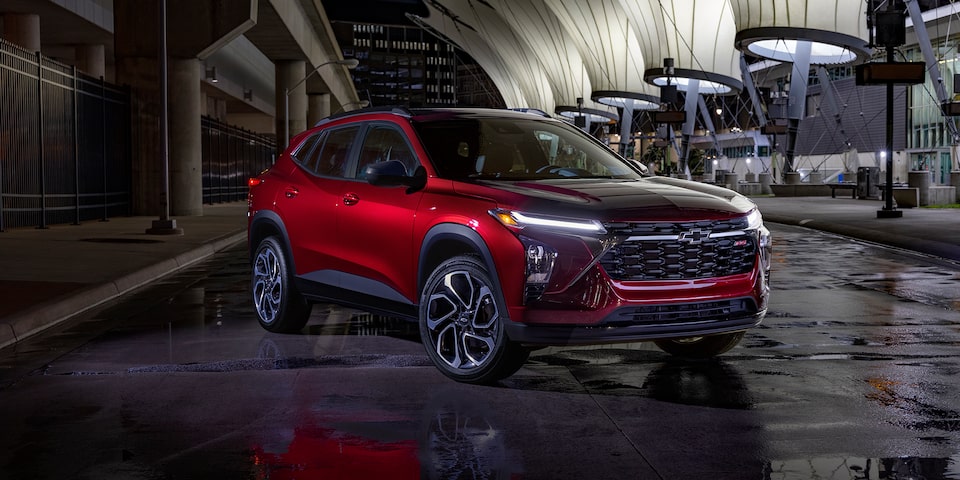 2025 Chevrolet Trax 2RS at night.
