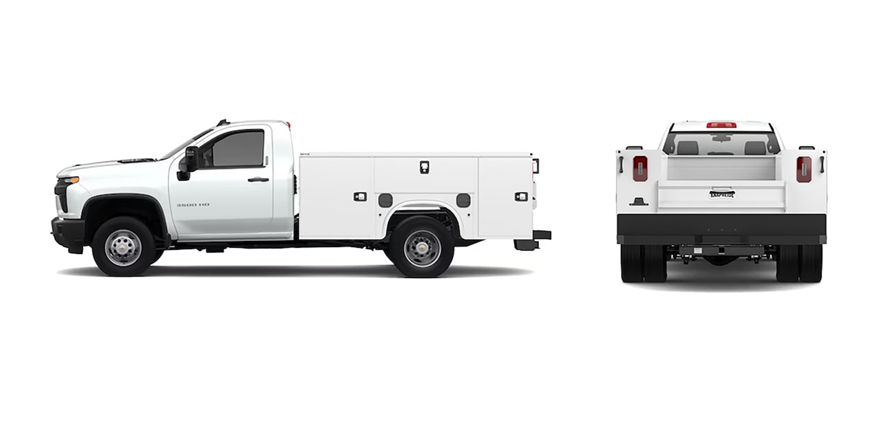 Vue latérale arrière du châssis-cabine Chevrolet Silverado 3500 HD 2025 avec aménagement utilitaire.