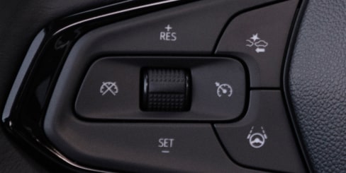 La première étape pour activer la technologie Chevrolet Super Cruise : activer le régulateur de vitesse adaptatif.