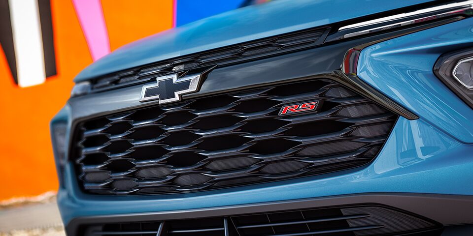 RS Badging on the front grille of the 2025 Chevrolet Trailblazer RS.