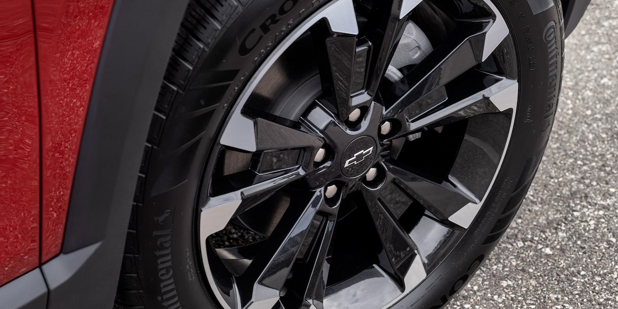 Vue rapprochée des roues en aluminium du Chevrolet Equinox RS 2026.