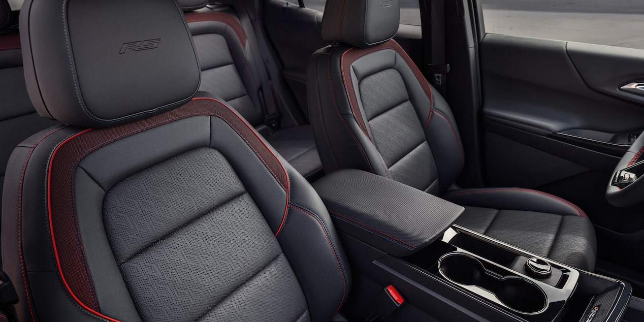 Les sièges avant du Chevrolet Equinox RS 2026.