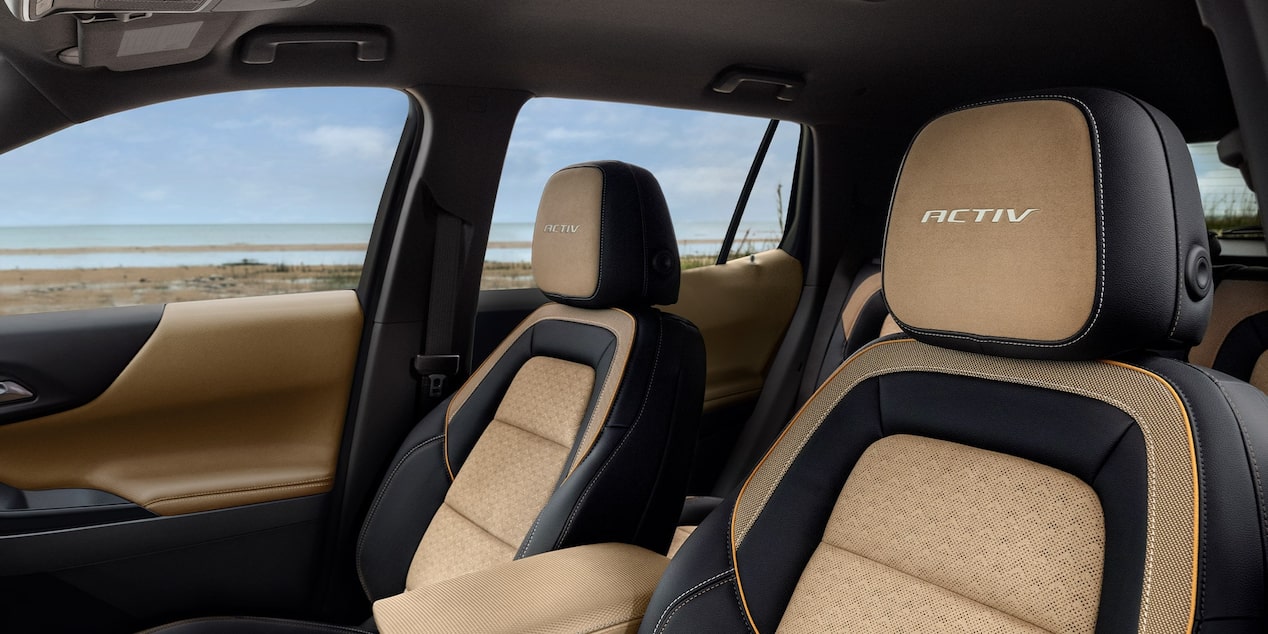 Les sièges en noir et sucre d’érable du Chevrolet Equinox 2026.
