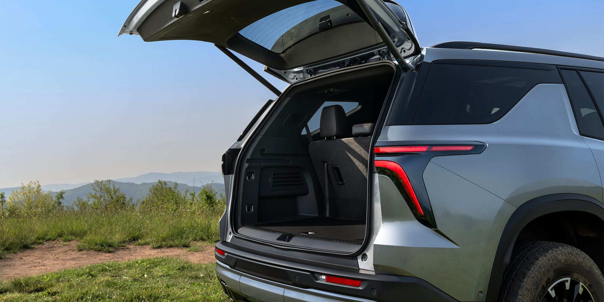 Tailgate Door Open on the 2026 Chevrolet Traverse.
