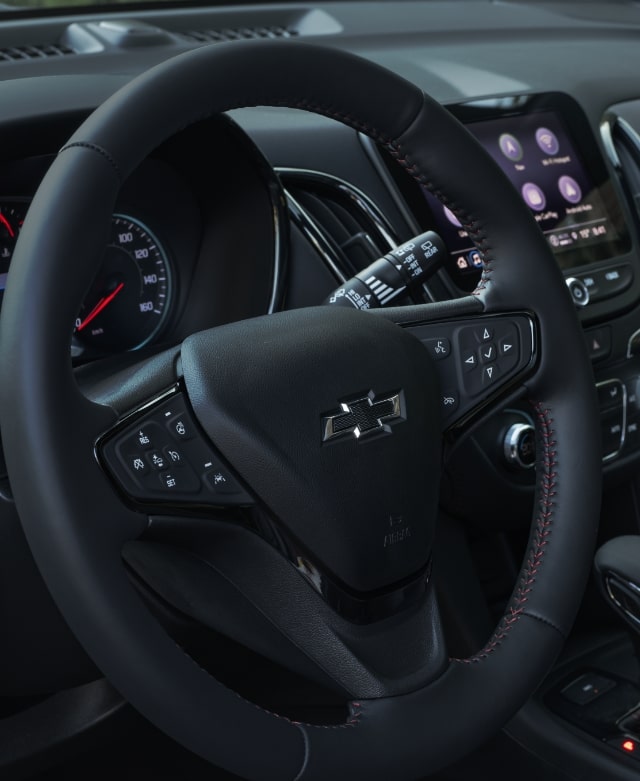 Vue rapprochée du volant de la version Chevrolet RS.
