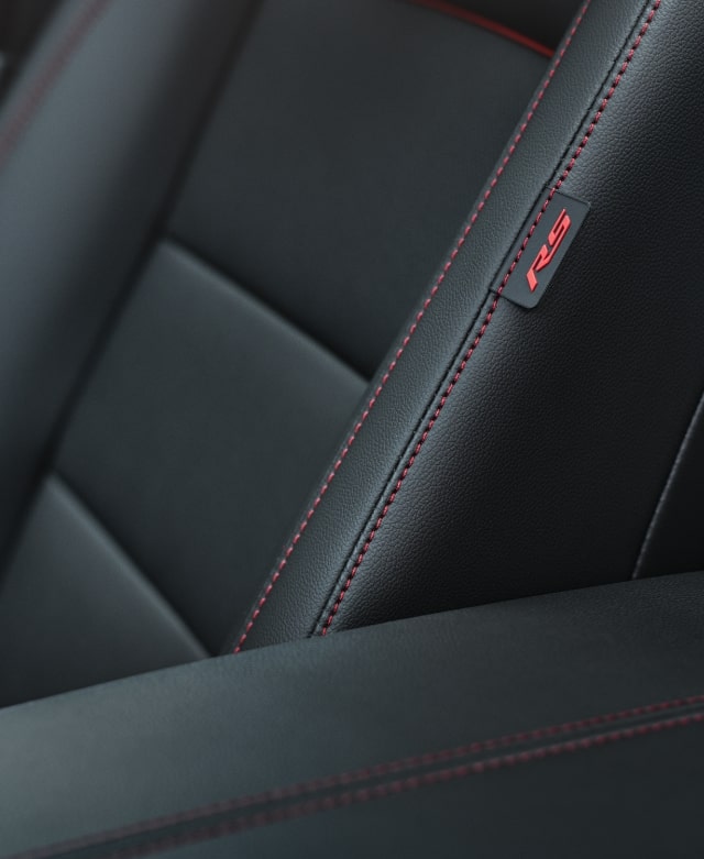 Vue rapprochée des sièges avant de la version Chevrolet RS.