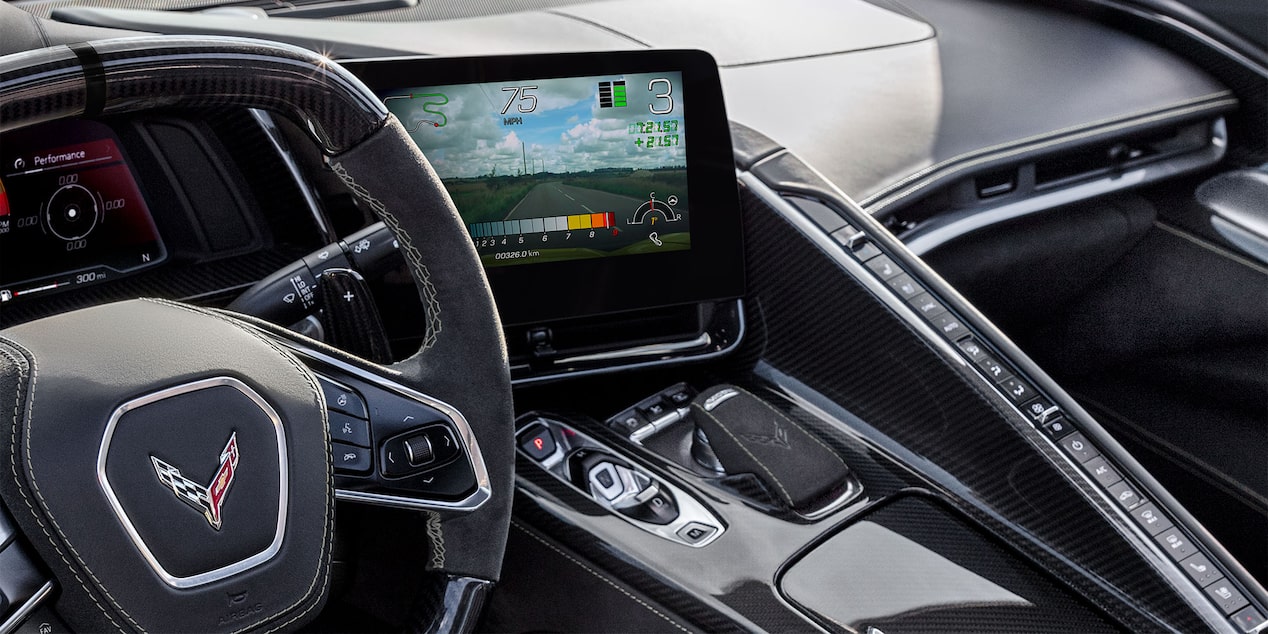 Vue latérale de l’écran du système d’infodivertissement de la Chevrolet Corvette Z06 2025.