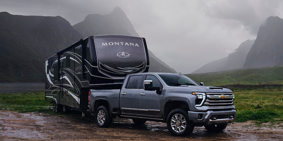 Improve your towing capabilities with the 8 available cameras of Chevrolet Silverado HD.