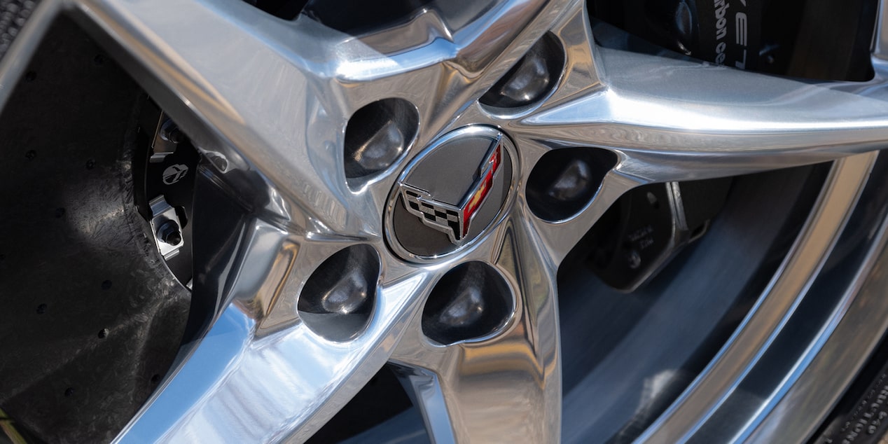 Close up of the 5-Spoke bright polished Machined edge wheel