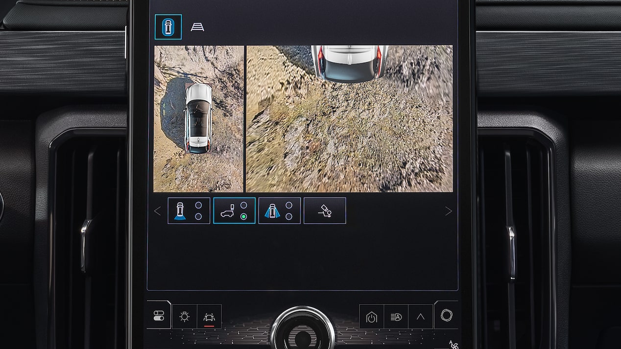 close up image of the hitch guidance camera view on the infotainment screen